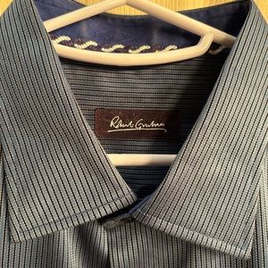 Robert Graham Size 18/20 button-up shirt is an excellent choice for STYLE
